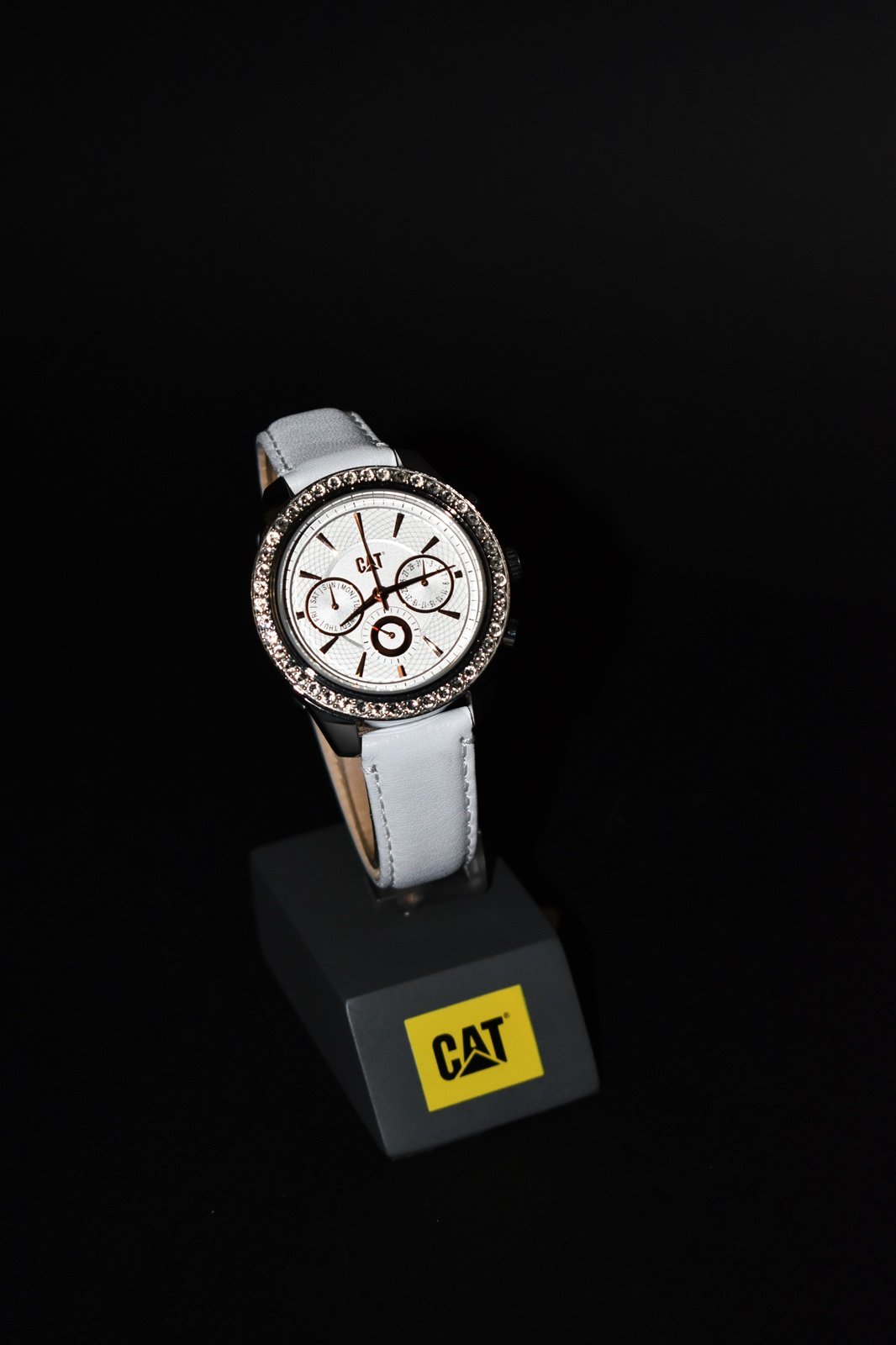 CAT AD.163.34.139 – Γυναικείο Ρολόι με Λευκό Λουράκι