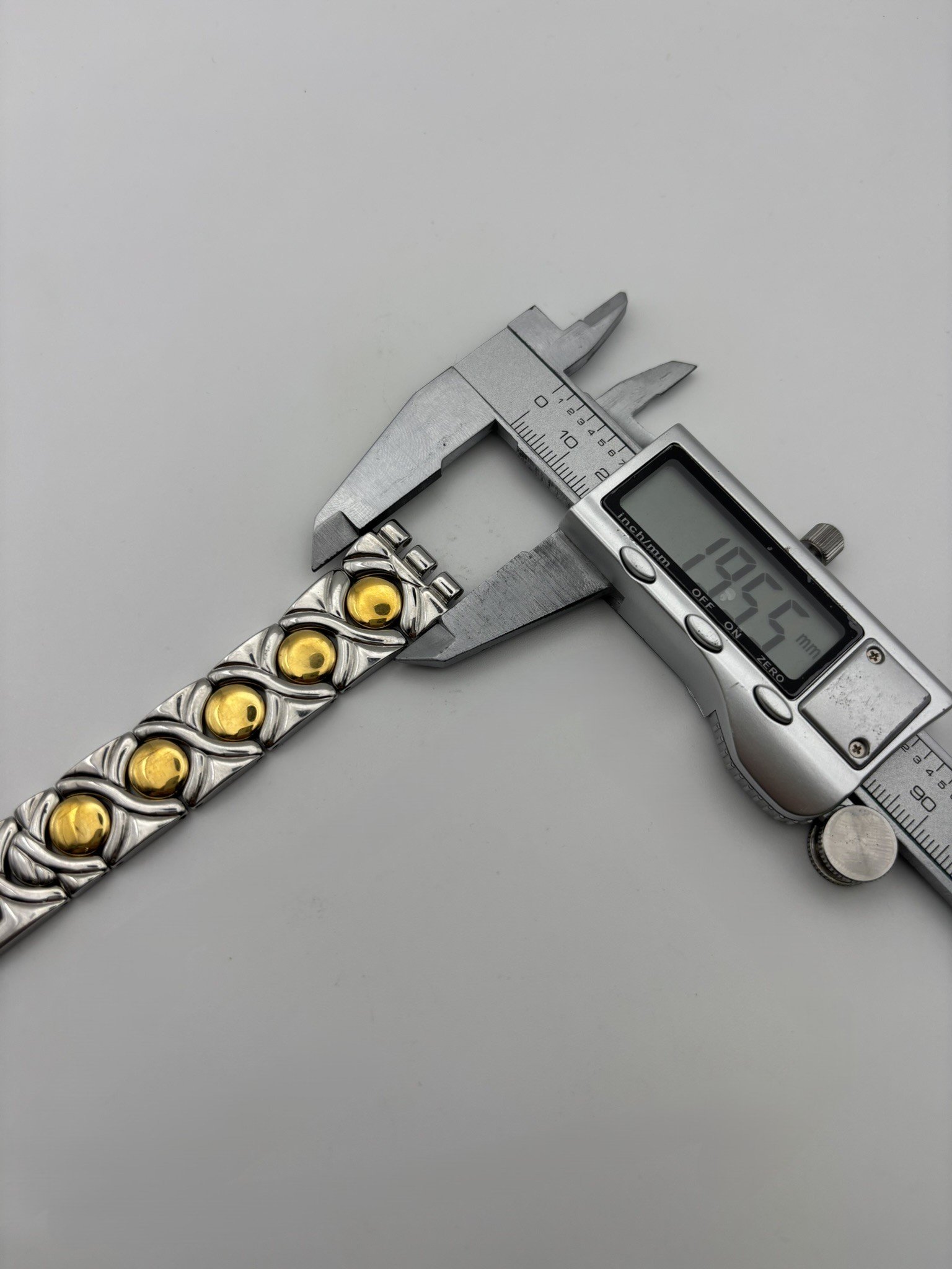 Αυθεντικό Δίχρωμο Μπρασελέ Swatch – Ανοξείδωτο & Χρυσόχρωμο - Image 4