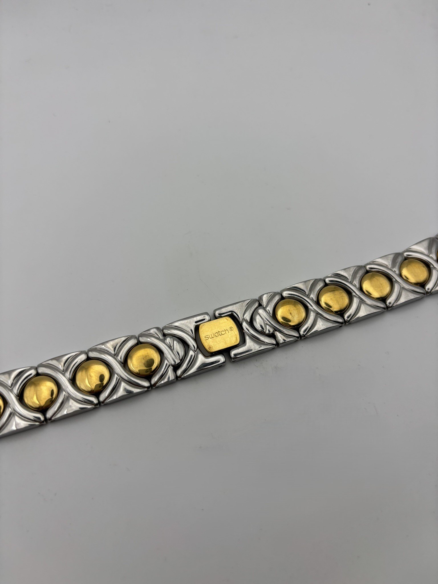 Αυθεντικό Δίχρωμο Μπρασελέ Swatch – Ανοξείδωτο & Χρυσόχρωμο