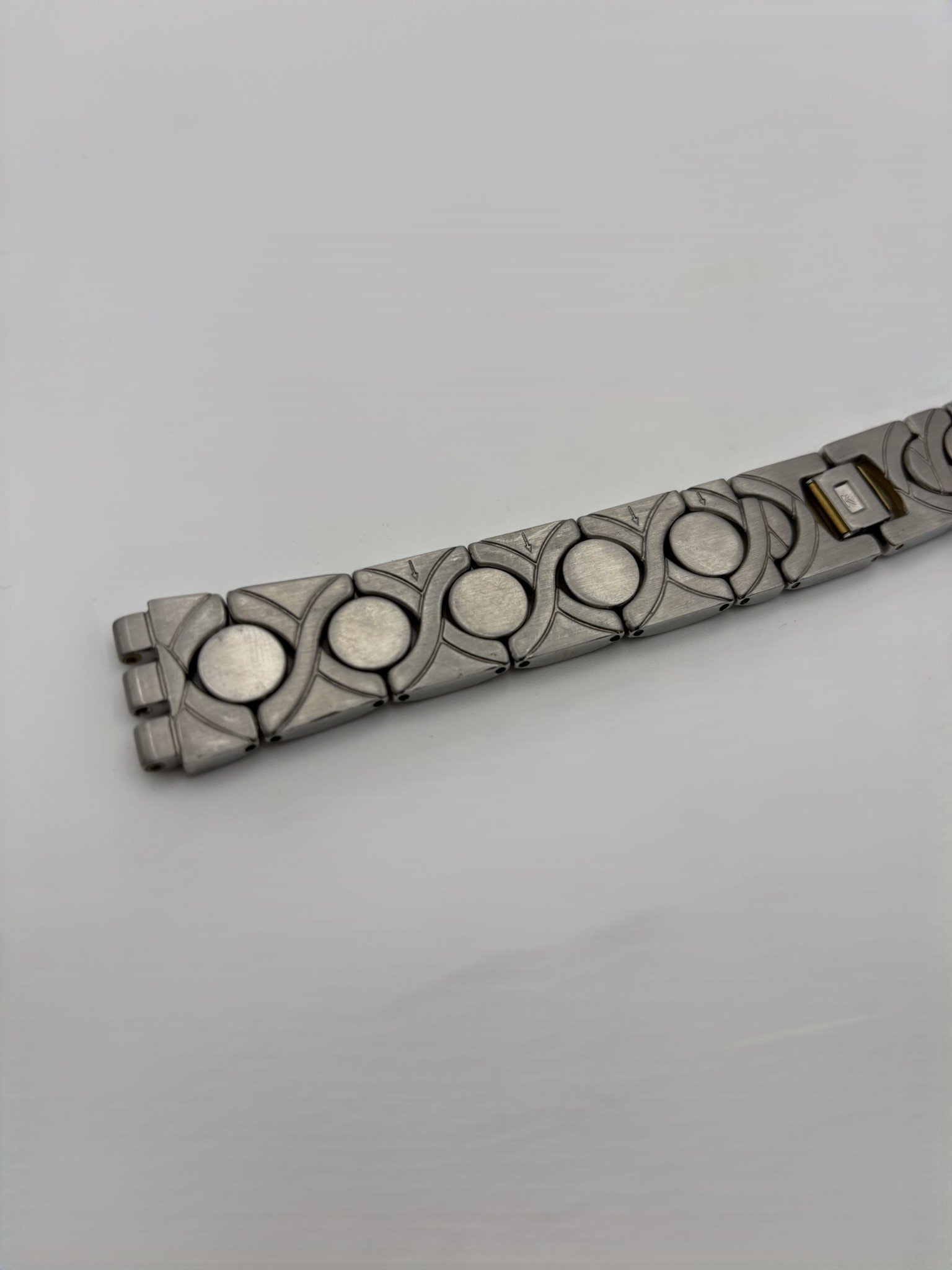 Αυθεντικό Δίχρωμο Μπρασελέ Swatch – Ανοξείδωτο & Χρυσόχρωμο - Image 3