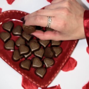 Δαχτυλίδι Κ18 με Κεντρικό Διαμάντι & Πλαϊνά Διαμάντια