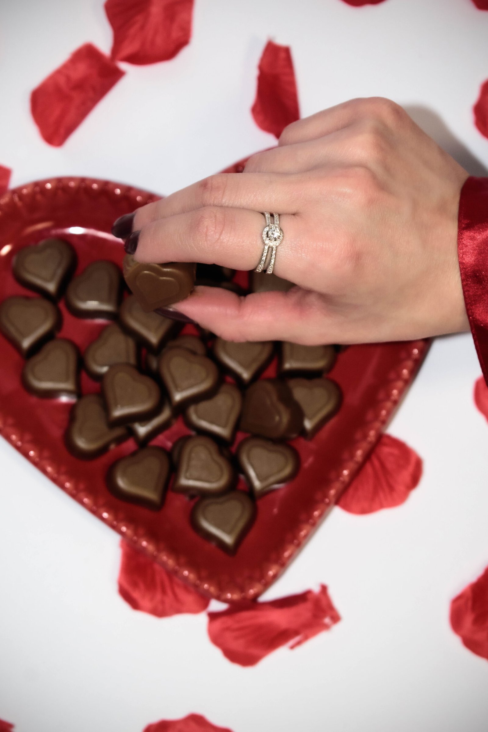 Δαχτυλίδι Κ18 με Κεντρικό Διαμάντι & Πλαϊνά Διαμάντια